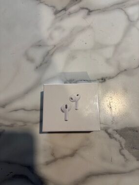 Apple AirPods Pro (3rd Gen) – Excellent Condition 🔥